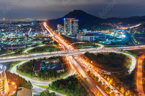 서울 강남 양재IC 고속도로 야경 © KYOBOK