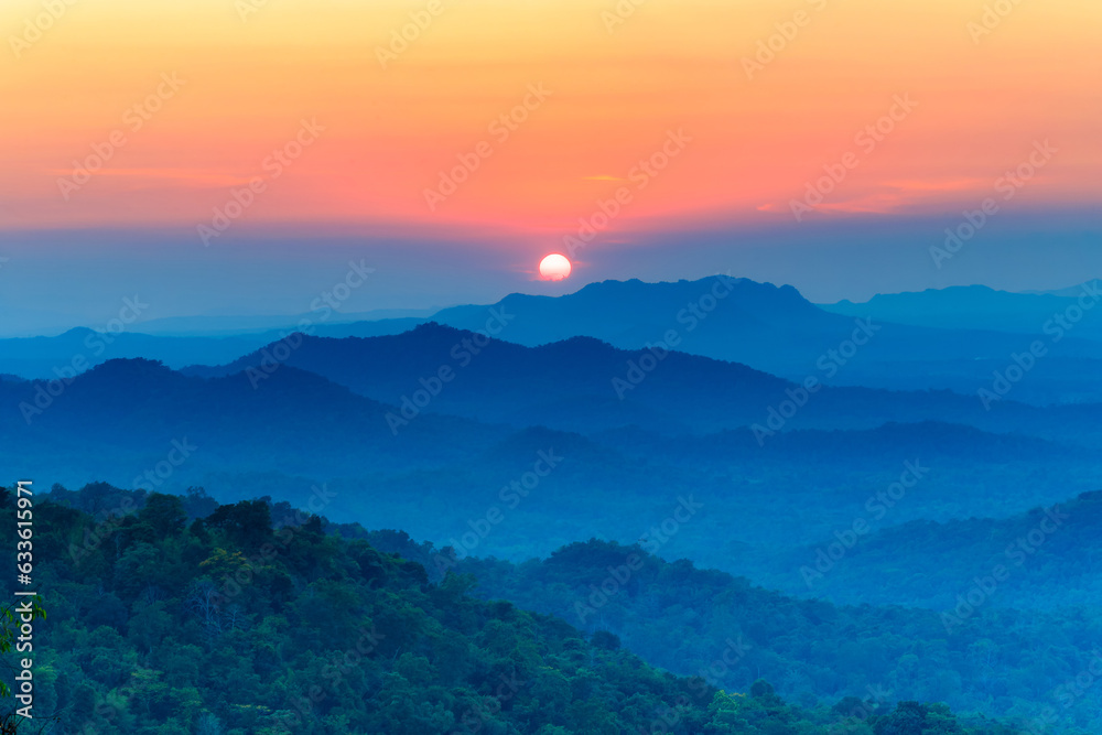Obraz premium Sunset at Lung jaroon view point, Pang Puai, Mae Moh, Lampang, Thailand.