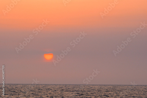 岩屋海岸に沈む夕陽と海 日本