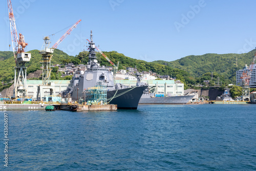 世界遺産　三菱長崎造船所に停泊するイージス艦