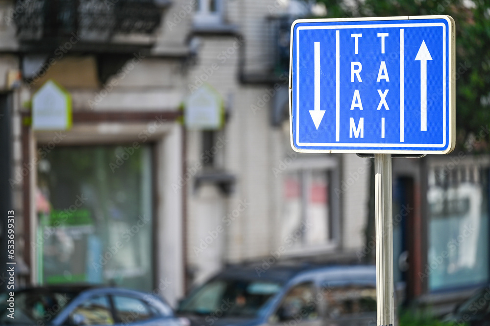 signalisation circulation mobilité transport code route tram taxi voie