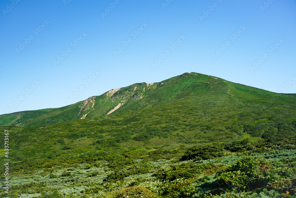 Fototapeta premium 岩手・秋田・山形県の三県にまたがる栗駒山