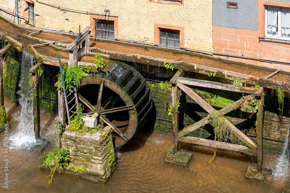 Obraz premium Saarburg an der Saar, Mühlrad