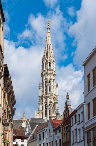 La tour de l'hôtel de ville sur la grande place de Bruxelles en Belgique photo
