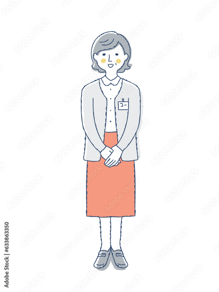 手を組んでいる中年女性 手を組んでいる中年女性