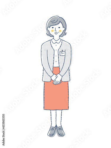 手を組んでいる中年女性