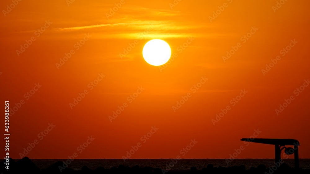 Obraz premium 与論島の茶花港から見える夕日