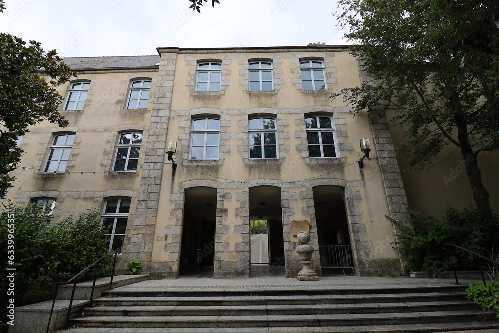 La médiathèque Aveline, vue de l'extérieur, ville de Alençon, département de l'Orne, France