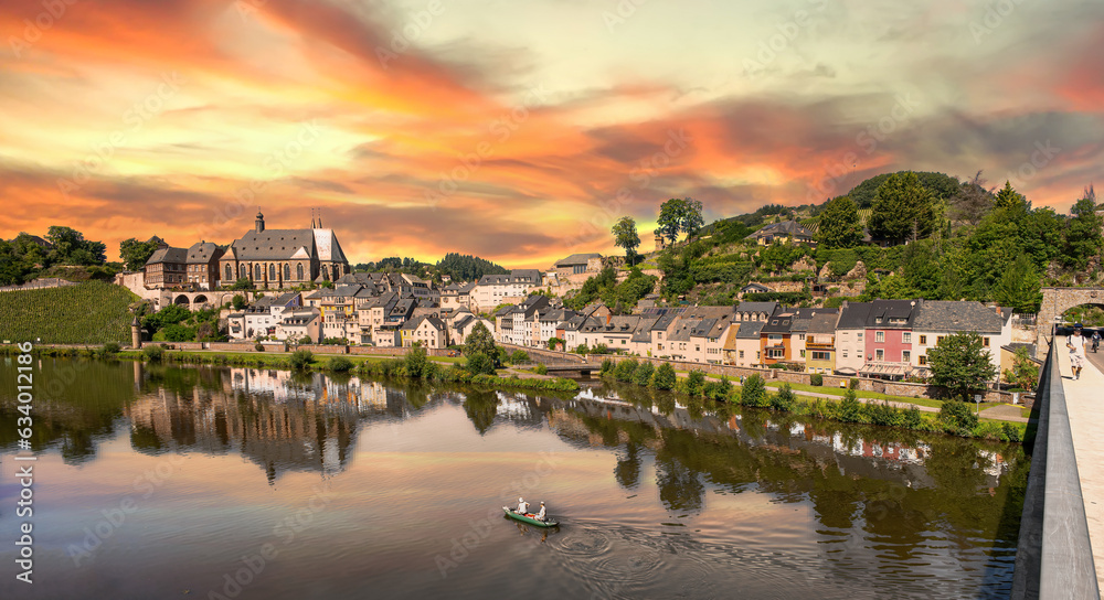 Fototapeta premium Saarburg mit Saar