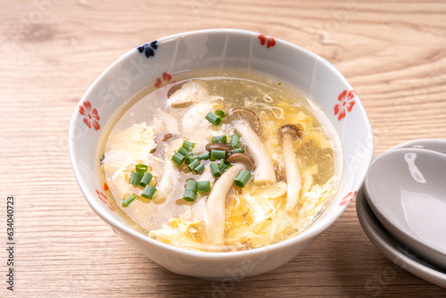 鶏肉としめじの中華スープ