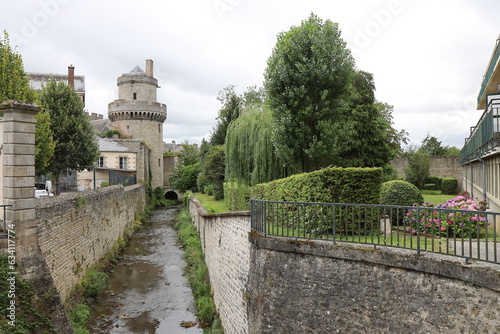 Obraz na płótnie La Briante, rivière dans la ville, ville de Alençon, département de l'Orne, France w salonie