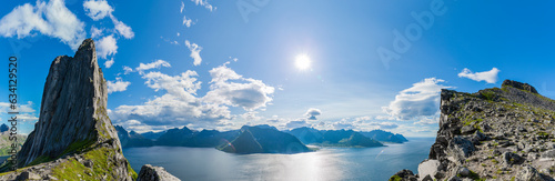 Berggipfel Segla und Hesten auf Senja in Norwegen photo