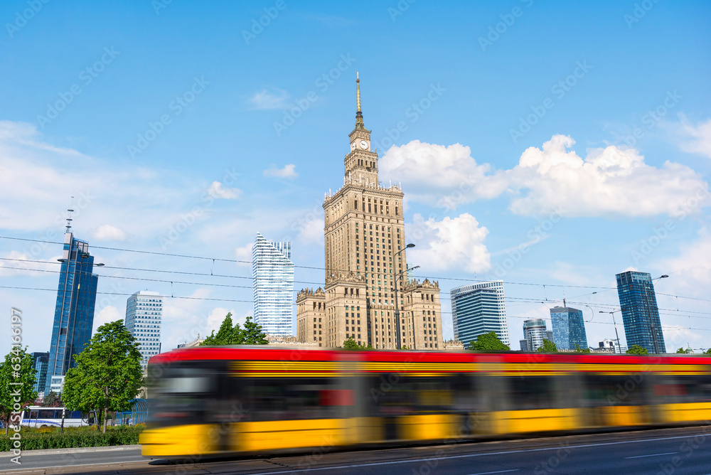 Obraz premium Tram in downtown