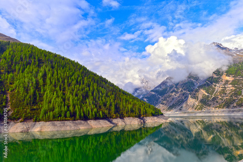 Stausee Lago di Livigno in den Livigno-Alpen  Schweiz-Italien  