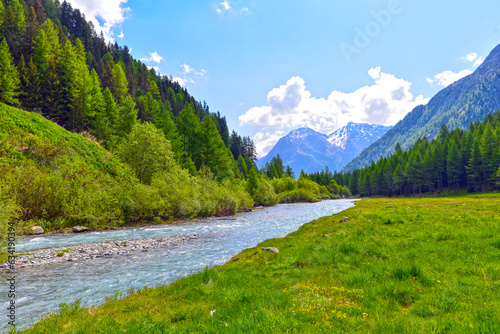 Der Inn-Nebenfluss Susasca in der Nähe vom Flüelapass, Kanton Graubünden (Schweiz) photo
