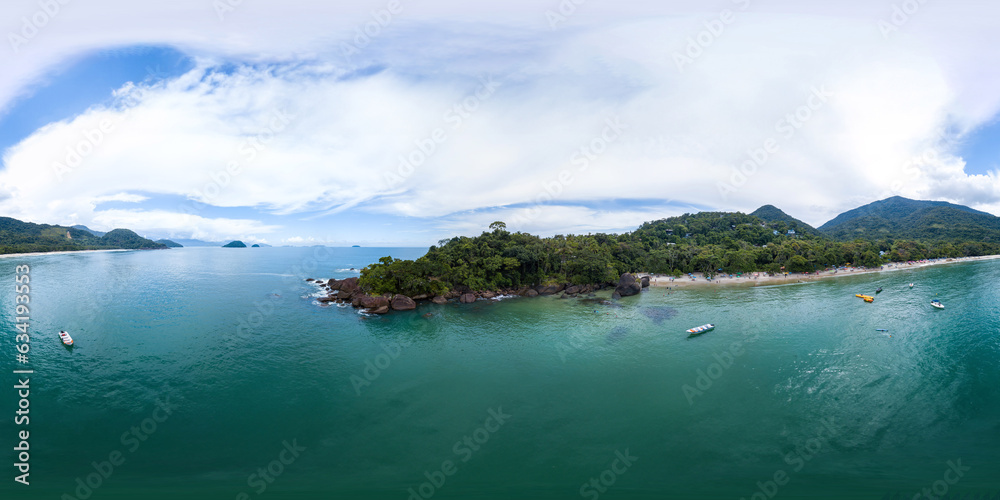 Imagem Panorâmica em 360 graus da Praia do Félix em Ubatuba, São Paulo, Brasil