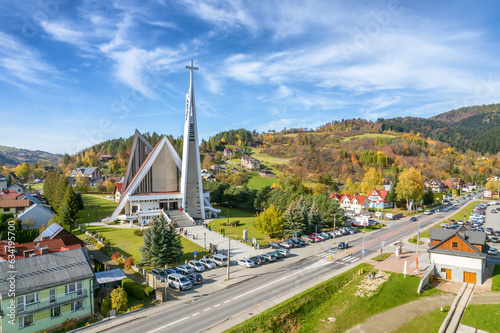 Fototapeta Naklejka Na Ścianę i Meble -  Kroscienko nad Dunajcem village in Beskid Mountains in autumn, Poland