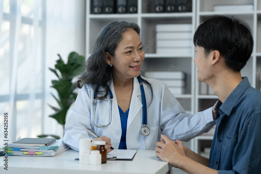 Health care and treatment concept. Senior female doctor doing consultation. And encourage patients to fight the patient's disease and taking medicine, taking care of their own health.