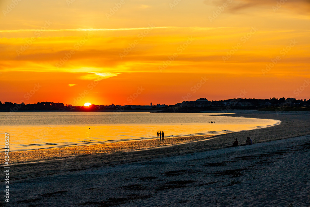 Fototapeta premium Sonnenuntergang vor den Toren der Halbinsel Quiberon entlang der wunderschönen Atlantikküste - Bretagne - Frankreich
