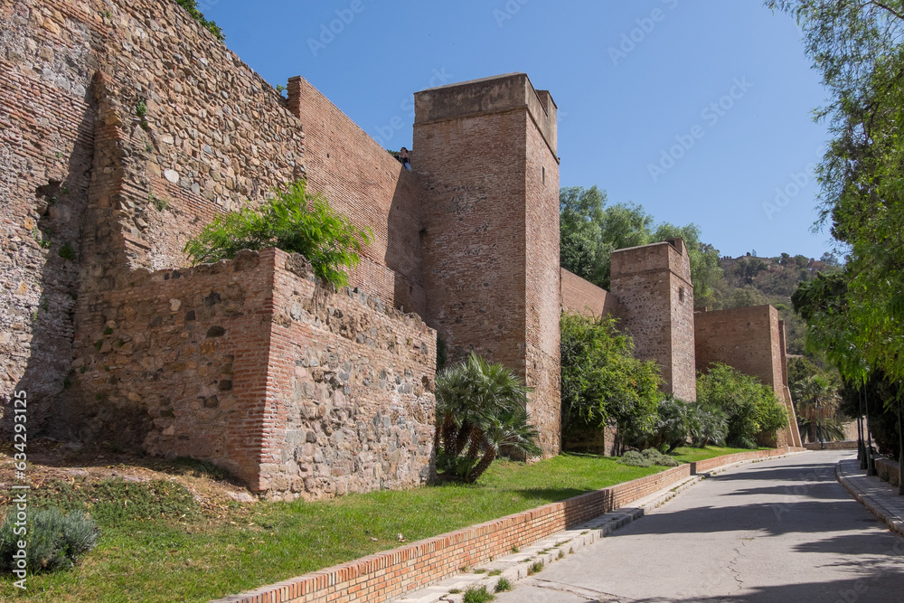 Muros y torres exteriores de la Alcazaba de Málaga, Andalucía, España