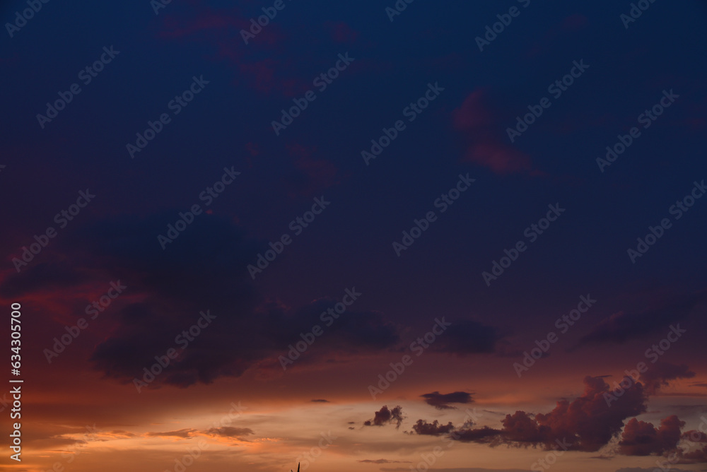 Obraz premium Pink clouds and evening sunset sky after a thunderstorm. Blue-red sunset evening. Beautiful pink clouds.