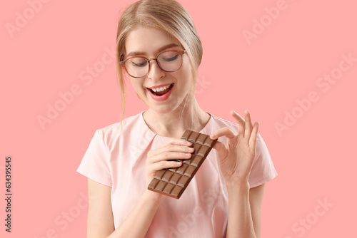 Young woman with tasty choc...