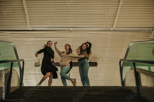 Fototapeta Naklejka Na Ścianę i Meble -  Three smiley happy girls posing for the camera