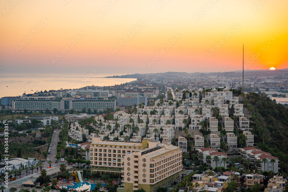 Obraz premium Beautiful sunset at the Konakli city near Alanya by the Mediterranean Sea, Turkey