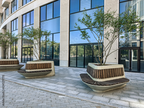 courtyard in an office buildings complex with green trees and benches for rest Fototapet