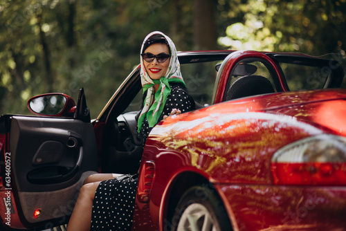 Fotografía Beautiful woman driving red cabrio