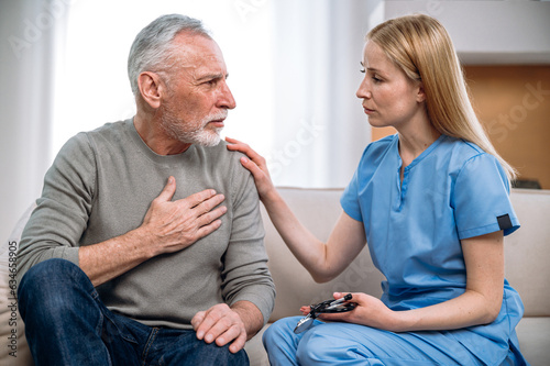Tableau sur toile General practitioner and senior patient talking about heartache