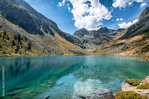 Foto Beautiful view of Estom Lake, French Pyrenees