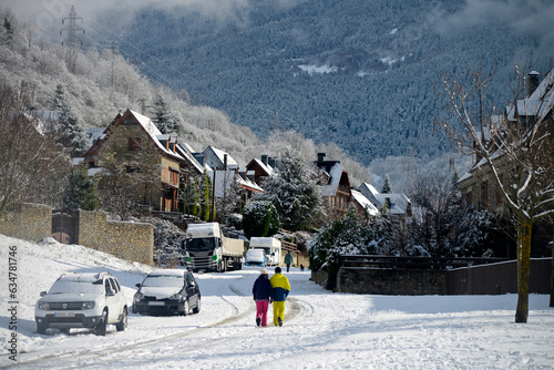Visita al Valle de Arán, en Cataluña (España), Zona de Pirineos y uno de los grandes destinos vacacionales de invierno, con grandes cantidades de nieve y escenas de postal navideña. photo