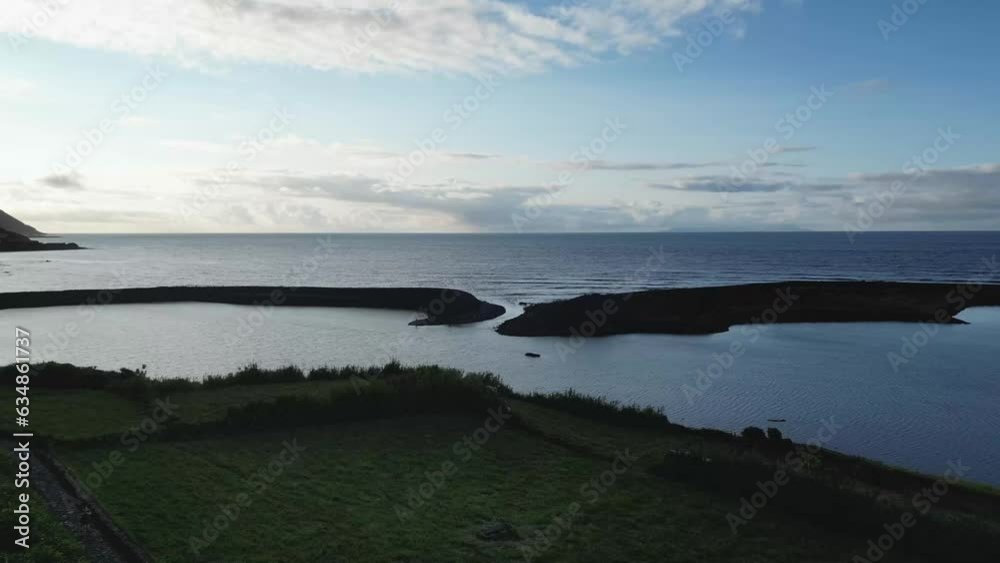 Encantos Naturais: A Ilha de São Jorge nos Açores Encantos Naturais: A Ilha de São Jorge nos Açores