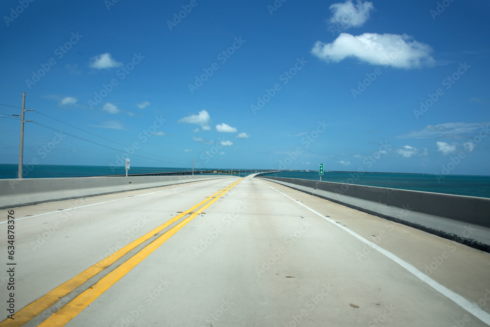 Fototapeta premium seven mile bridge in the keys near key west, Bahia Honda, Bahia Bay State Park, Florida Keys, USA