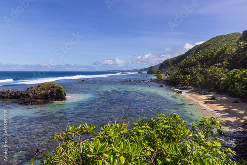 Obraz na płótnie Beautiful landscape view of the National Park of American Samoa on the island of Tutuila. w salonie