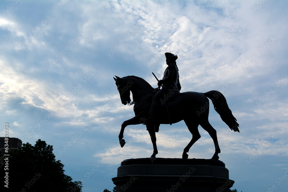 Naklejka premium silhouette of equestrian statue of George Washington in Boston Public Garden, Massachusetts, USA