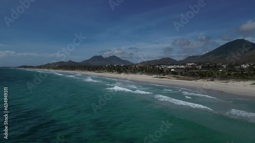 toma desde un drone de playa paradisiaca en el caribe photo
