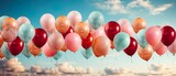 Luftballon für Geburtstag fliegen im Freien 