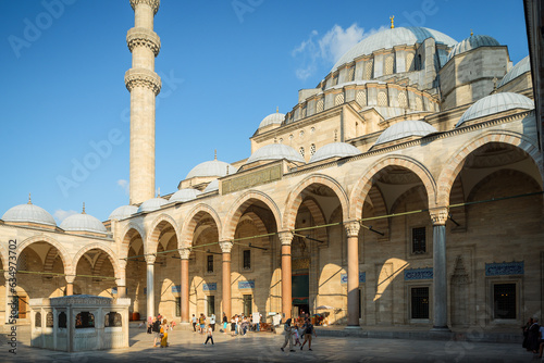 Fuente y fachada de la mezquita de Suleimán, Estambul