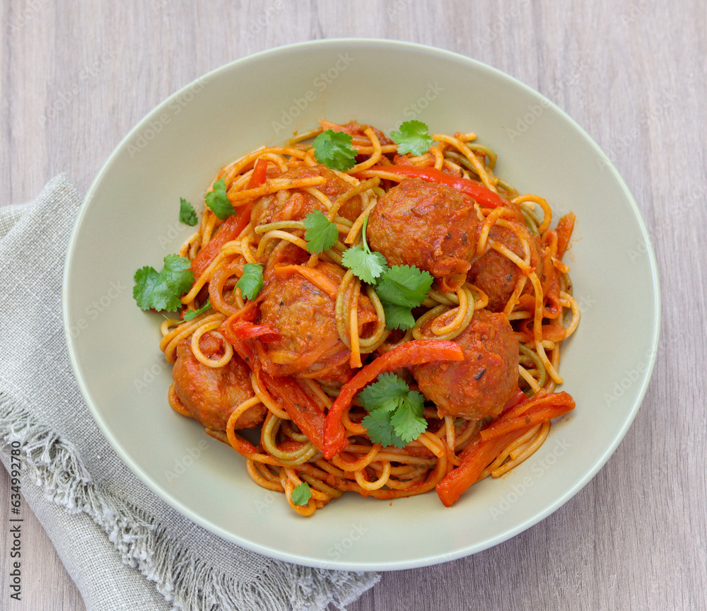 Tricolour spaghetti with vegetables and beef meatballs