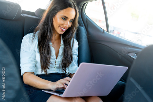 Business woman working in a rented luxury car for her company meetings © Alfonso Soler