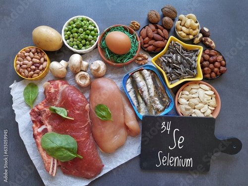 Food rich in selenium with the symbol Se and atomic number 34 for the chemical element selenium. Natural healthy sources of selenium. Spinach, red meat, egg, mushroom, bean, chicken, seeds, nuts