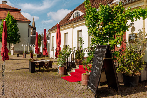 Restaurant mit vielen roten Elementen photo