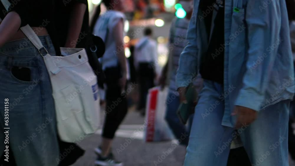 東京　渋谷スクランブル交差点　夜景　スローモーション vídeo de Stock | Adobe Stock