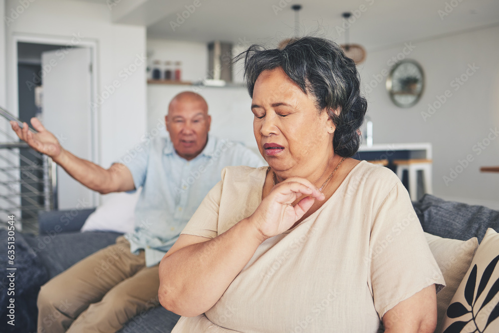 Obraz premium Fight, divorce or frustrated old couple argue with stress for marriage problem, breakup or bad communication. Shouting, home or angry senior people in conflict or betrayal of cheating crisis or drama