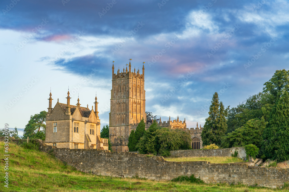 St James' Church at sunrise in Chipping Campden. Cotswold . England St James' Church at sunrise in Chipping Campden. Cotswold . England
