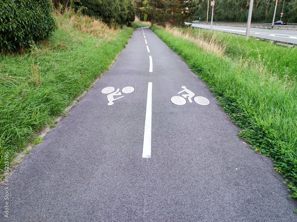 Obraz premium Cycle path in the Lille region - France.
