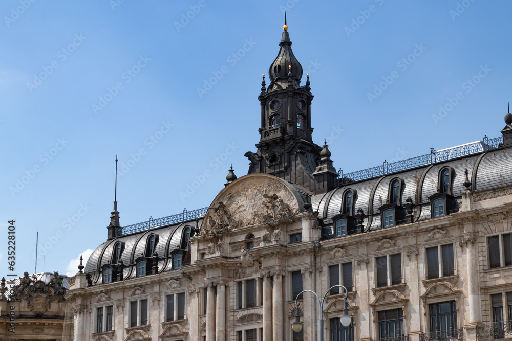 Obraz premium Palais Bernheimer am Karlsplatz Stachus in München