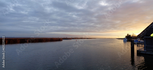 Sonnenuntergang am Barther Bodden bei Zingst  Deutschland